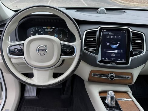 Used 2017 Volvo XC90 T8 Inscription w/ Vision Package image 10