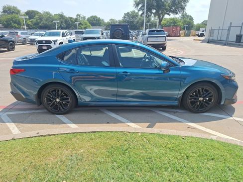 Used 2025 Toyota Camry SE image 7