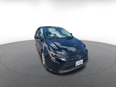 Used 2025 Toyota Corolla LE FWD image 3