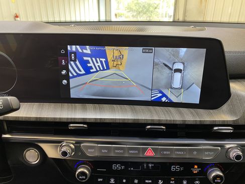 Used 2024 Kia Telluride SX w/ Towing Package image 46