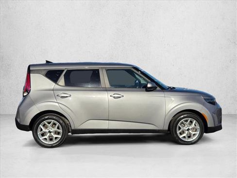 Used 2023 Kia Soul LX w/ Option Group 015 image 4