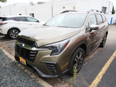 Used 2023 Subaru Ascent Limited w/ Technology Package AWD/4WD image 8