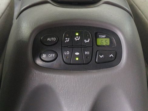 Used 2005 Toyota Sequoia SR5 AWD/4WD image 35