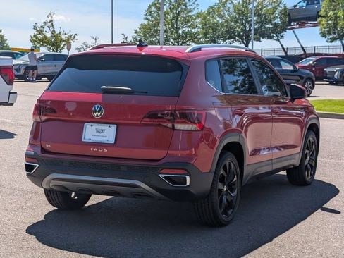Used 2022 Volkswagen Taos SE w/ Panoramic Sunroof Package FWD image 6