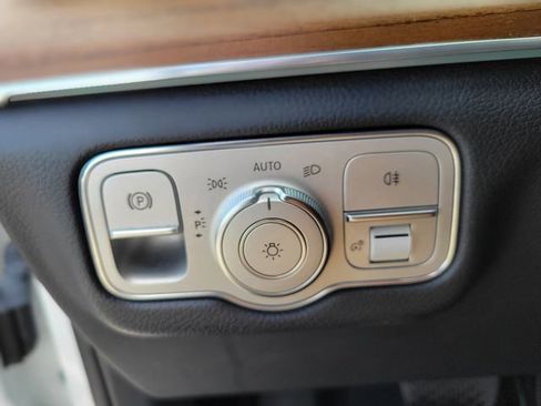 Used 2021 Mercedes-Benz GLS 450 4MATIC image 21