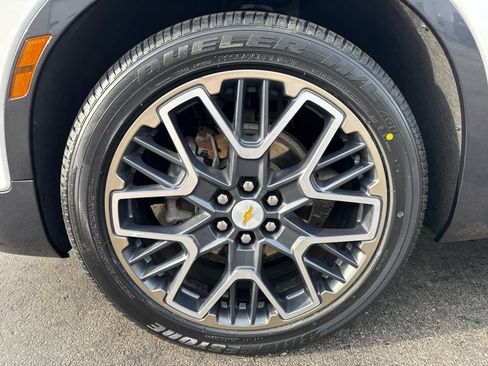 Used 2024 Chevrolet Blazer Premier w/ Driver Confidence II Package image 9