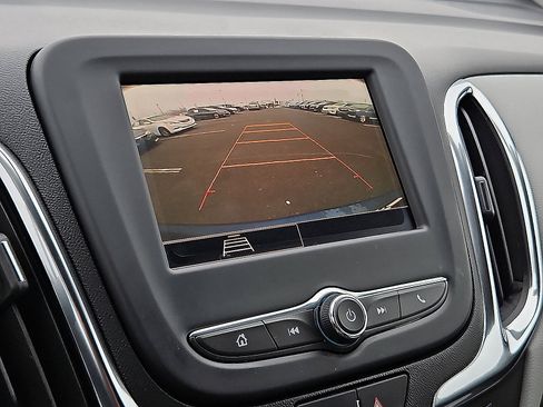 Used 2022 Chevrolet Equinox LT FWD image 17