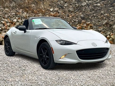Used 2016 MAZDA MX-5 Miata Sport image 10
