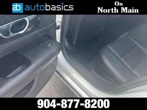 Used 2019 Volvo S60 T5 Momentum w/ Multimedia Package FWD image 17
