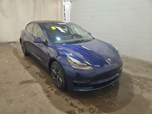 Used 2023 Tesla Model 3 Standard Range image 3
