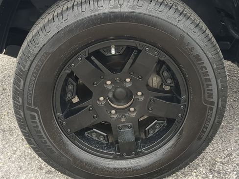 Used 2018 Toyota Tacoma TRD Off-Road image 11