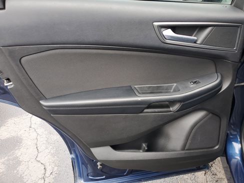 Used 2017 Ford Edge SE image 13