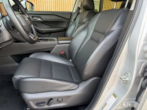 Used 2025 Nissan Rogue SV w/ SV Premium Package FWD image 13