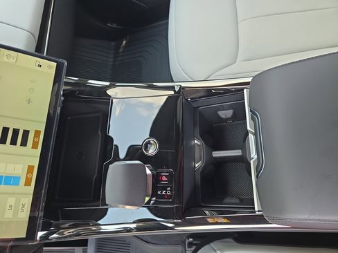 New 2025 Land Rover Range Rover Sport Dynamic SE image 25