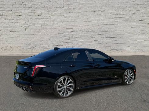 Used 2022 Cadillac CT4 V RWD image 5