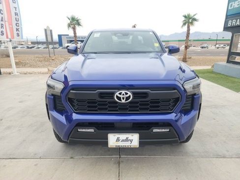 Used 2025 Toyota Tacoma TRD Off-Road image 9