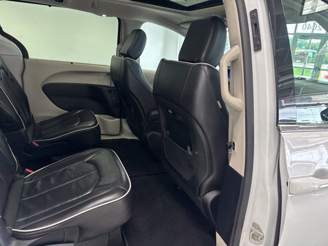 Used 2023 Chrysler Pacifica Limited FWD image 31