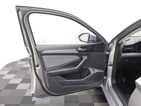 Used 2025 Volkswagen Jetta SE image 5