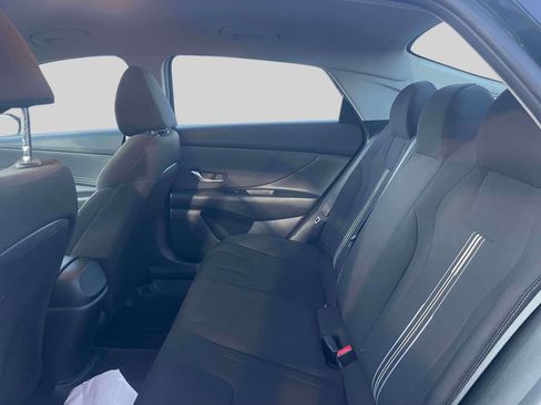 Used 2023 Hyundai Elantra SEL w/ Convenience Package image 12