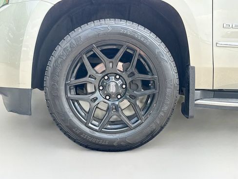 Used 2015 GMC Yukon Denali w/ Touring Package AWD/4WD image 38