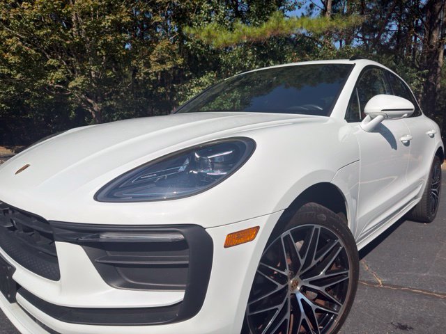 Used 2023 Porsche Macan AWD/4WD image 3