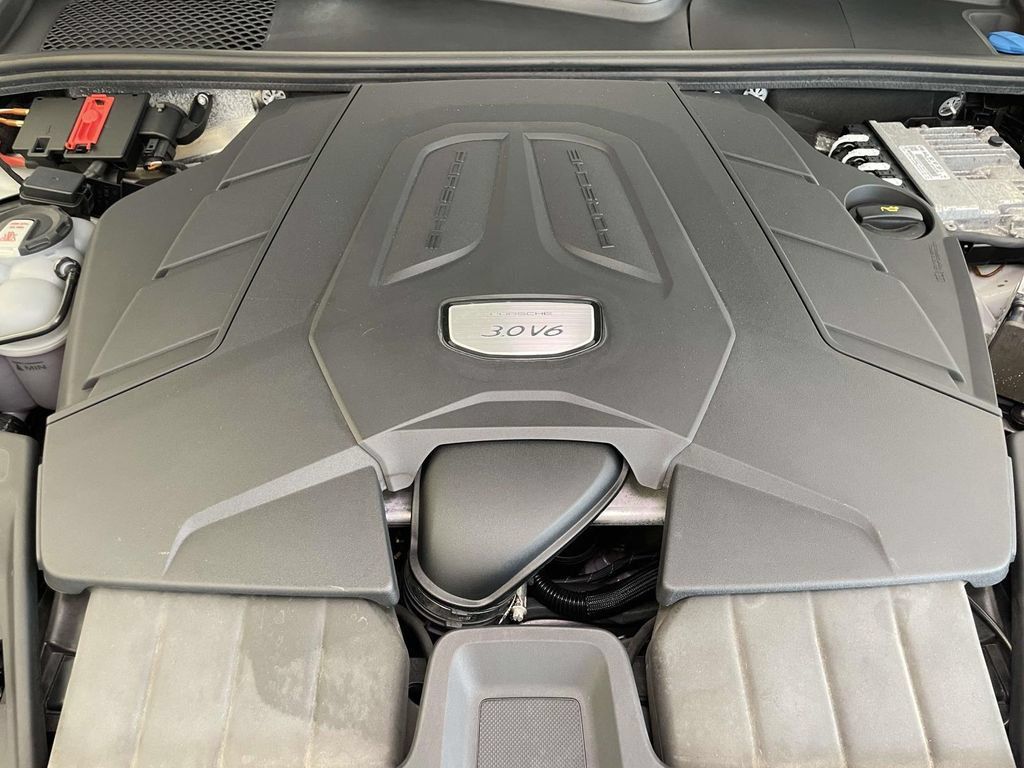 Certified 2023 Porsche Cayenne AWD/4WD image 24