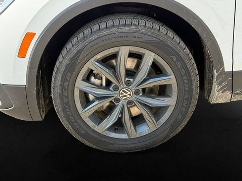 Used 2024 Volkswagen Tiguan SE AWD/4WD image 13