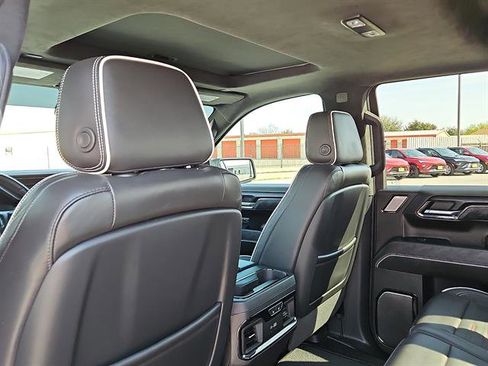 Used 2024 GMC Sierra 1500 AT4X image 9