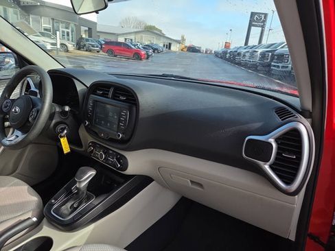 Used 2021 Kia Soul LX image 13