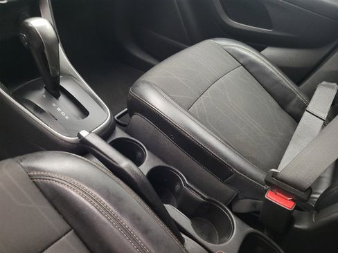 Used 2020 Chevrolet Trax LT w/ LT Convenience Package FWD image 26