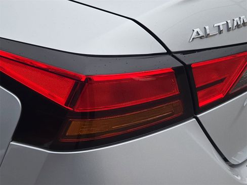 Used 2022 Nissan Altima 2.5 SV image 15