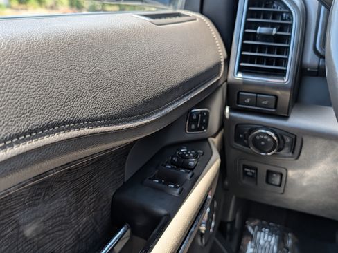 Used 2019 Ford Expedition Limited RWD image 26