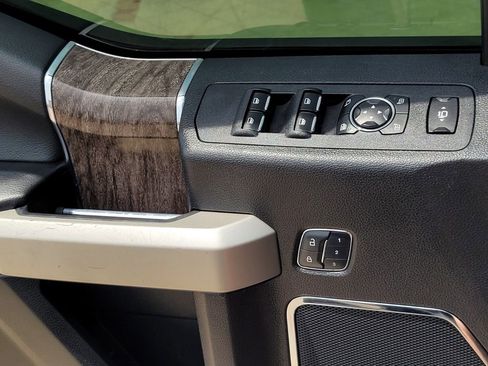 Used 2017 Ford F250 Lariat w/ Lariat Value Package image 30