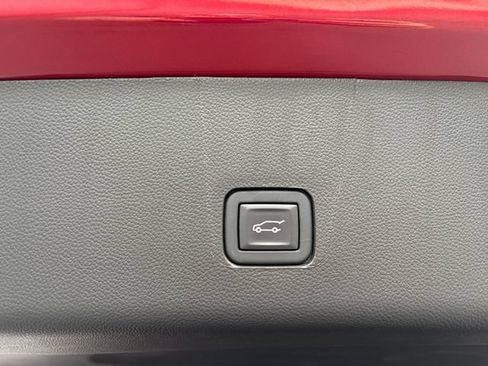 Used 2023 Chevrolet Traverse LT w/ LPO, Floor Liner Package FWD image 27