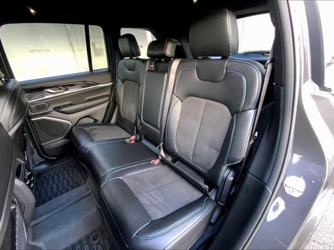 Used 2022 Jeep Grand Cherokee Trailhawk image 19