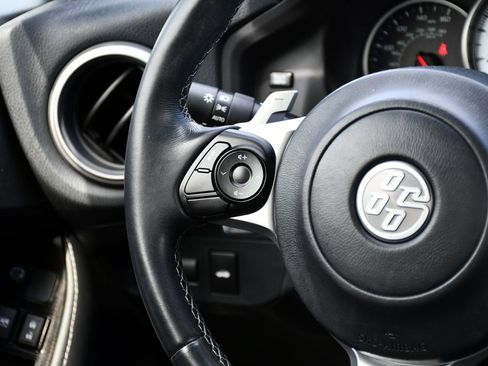 Used 2019 Toyota 86 RWD image 23