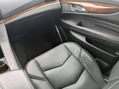 Used 2019 Cadillac Escalade ESV Luxury image 17