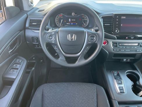Used 2023 Honda Ridgeline Sport image 2