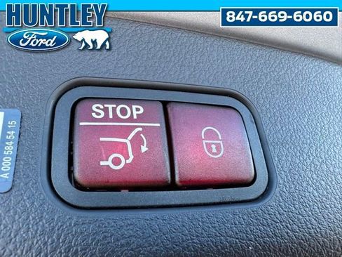 Used 2025 Mercedes-Benz GLC 300 4MATIC w/ AMG Line image 14