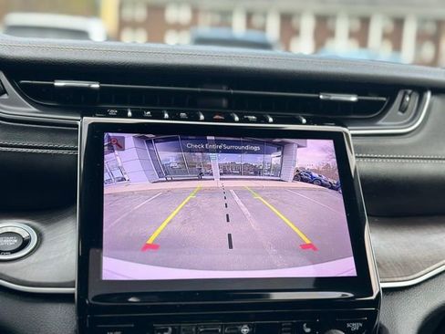 Used 2023 Jeep Grand Cherokee Limited image 15