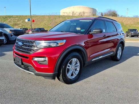 Used 2021 Ford Explorer XLT w/ Equipment Group 202A image 9