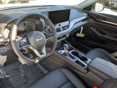 New 2025 Nissan Altima 2.5 SR w/ SR Premium Package FWD image 14