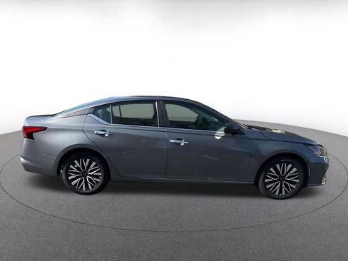Used 2025 Nissan Altima 2.5 SV FWD image 16