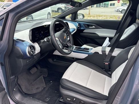 Used 2025 Chevrolet Equinox EV LT image 9