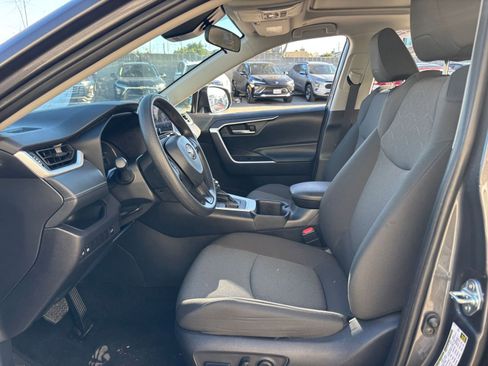 Used 2025 Toyota RAV4 XLE image 27