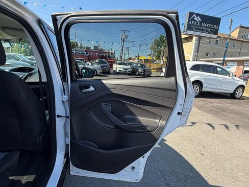 Used 2017 Ford Escape SE image 50