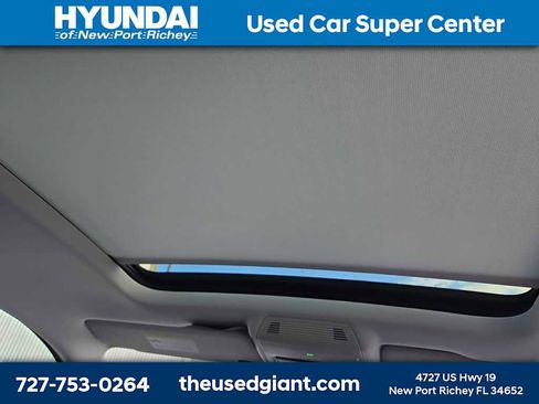 Used 2025 Volkswagen Tiguan SE w/ Panoramic Sunroof Package image 22