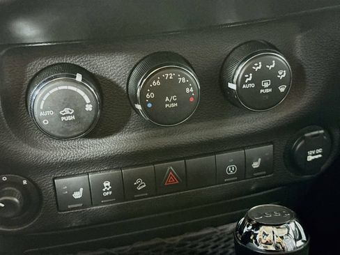Used 2017 Jeep Wrangler Unlimited Rubicon w/ Connectivity Group AWD/4WD image 17