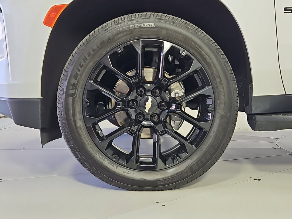 Used 2022 Chevrolet Suburban RST w/ Luxury Package RWD image 5