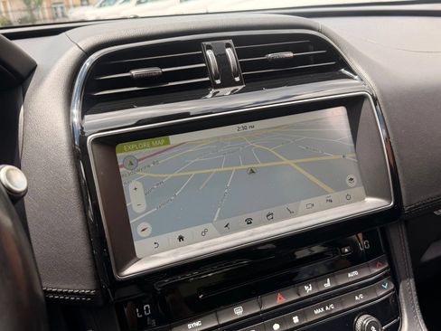Used 2019 Jaguar F-PACE Prestige AWD/4WD image 34